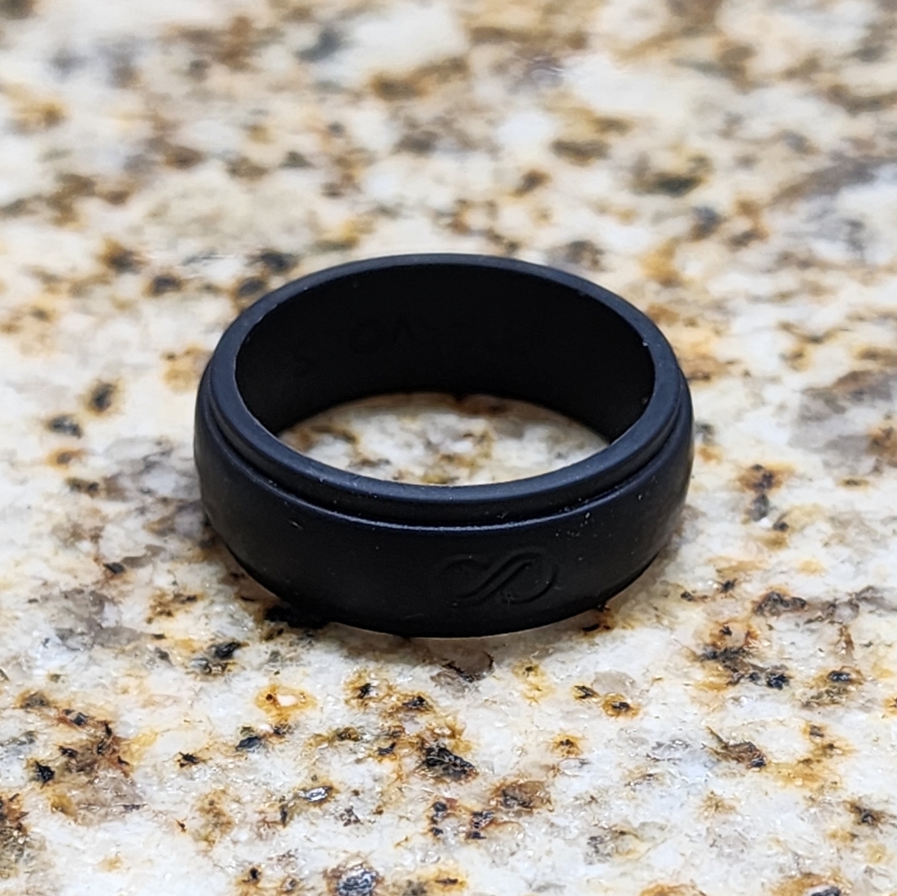 QALO Men's Silicone Ring